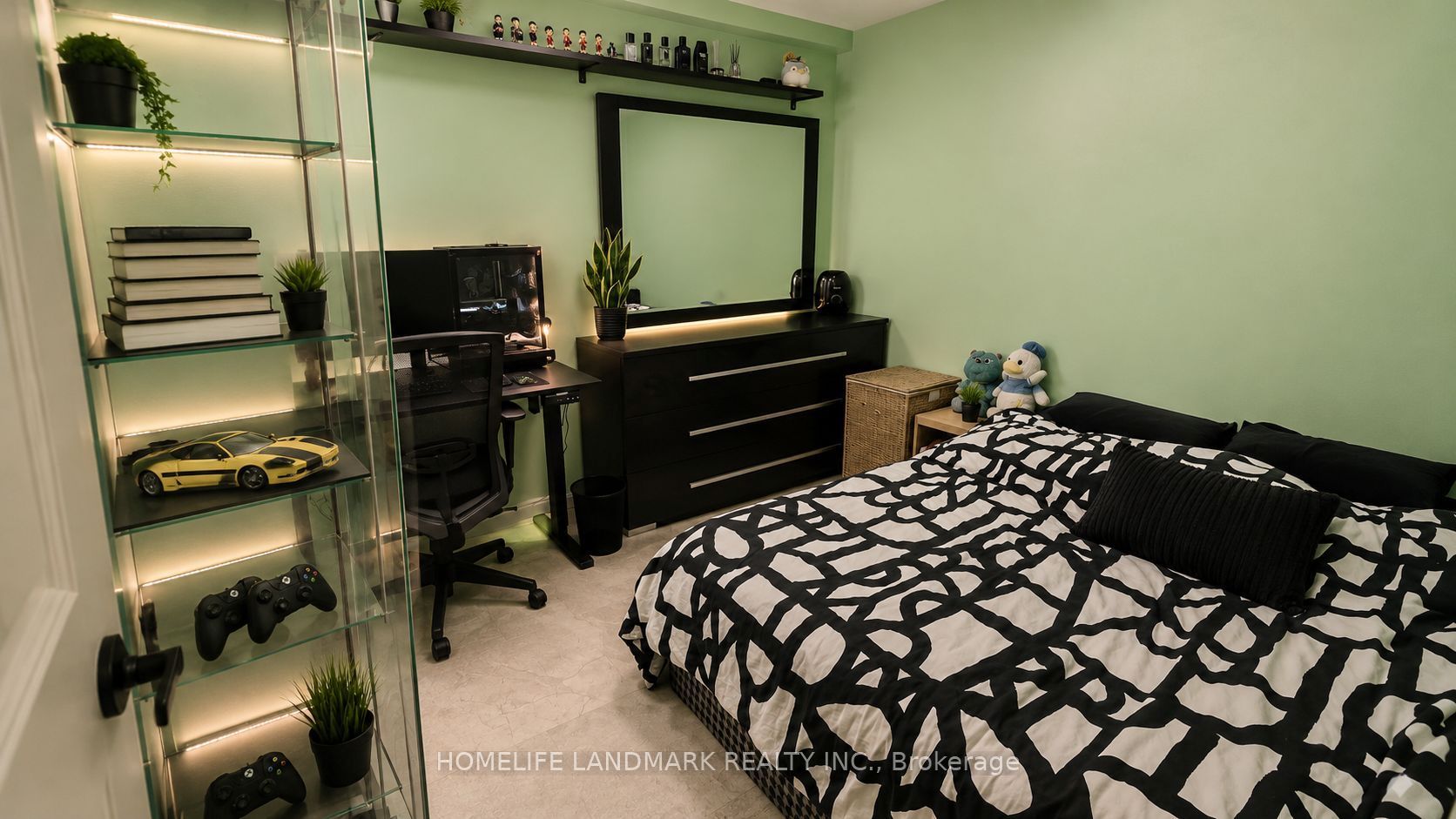 3226 Eglinton Avenue E Property Photo 12