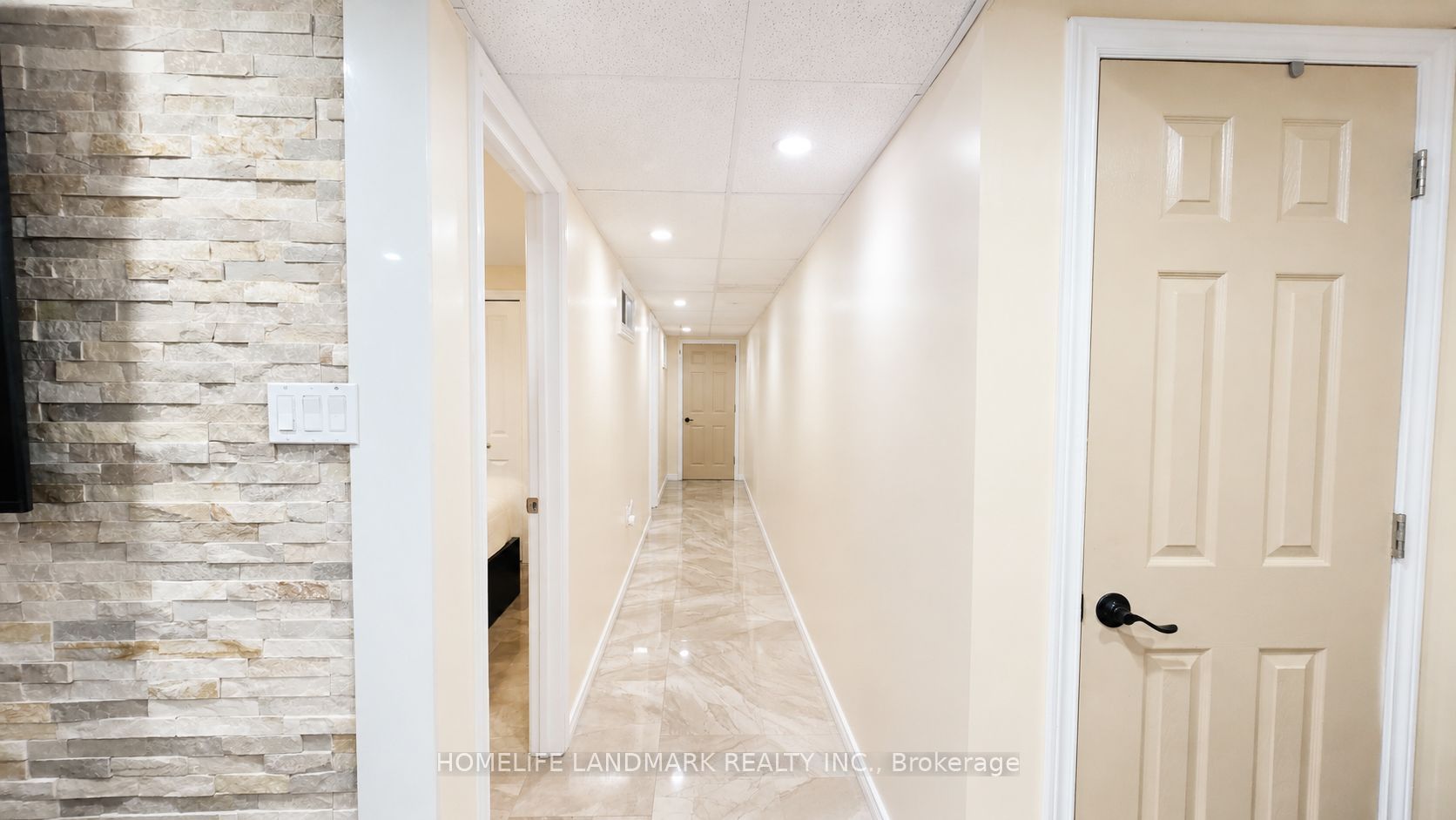 3226 Eglinton Avenue E Property Photo 19
