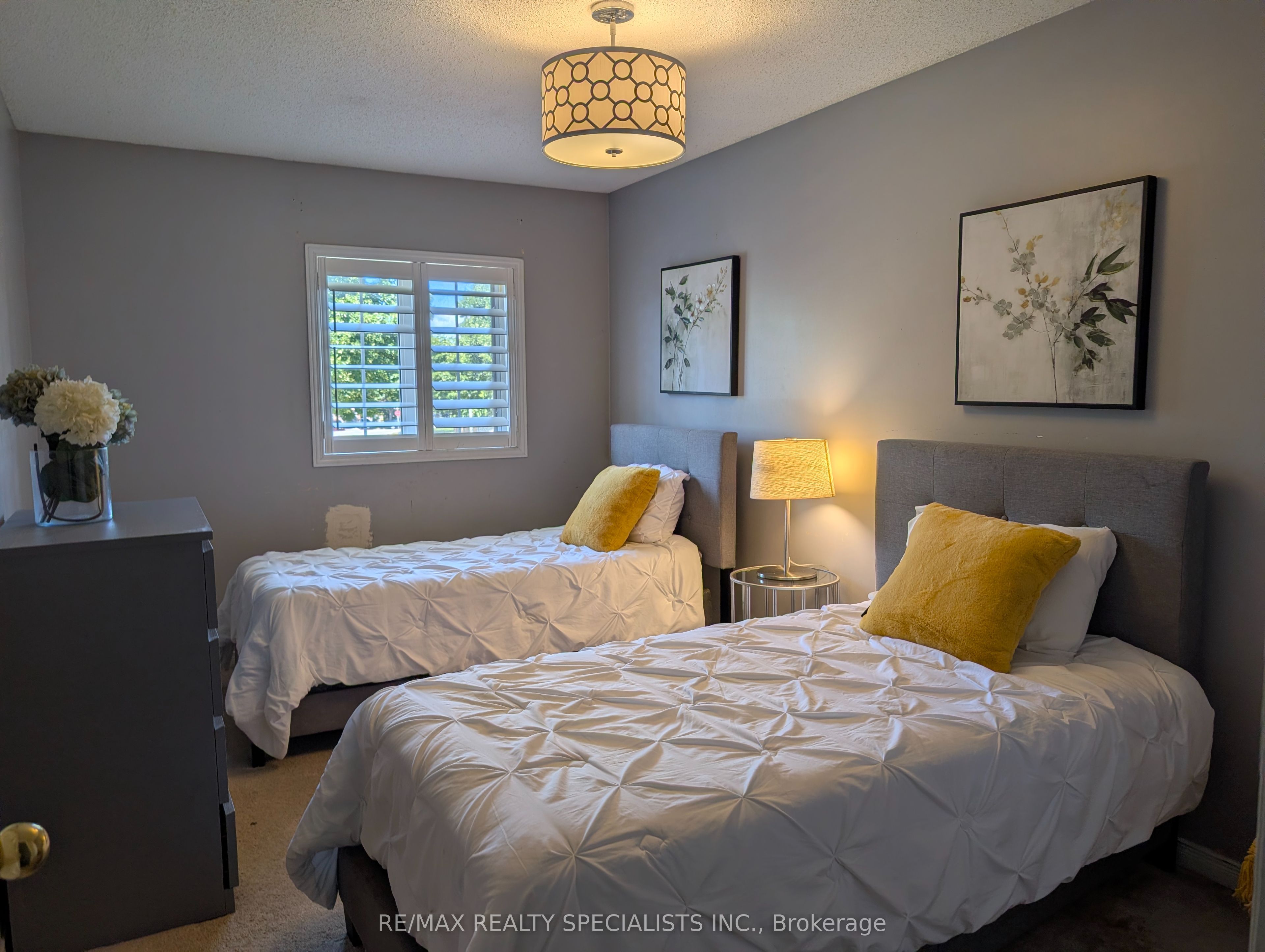 20 Thorp Crescent Property Photo 2