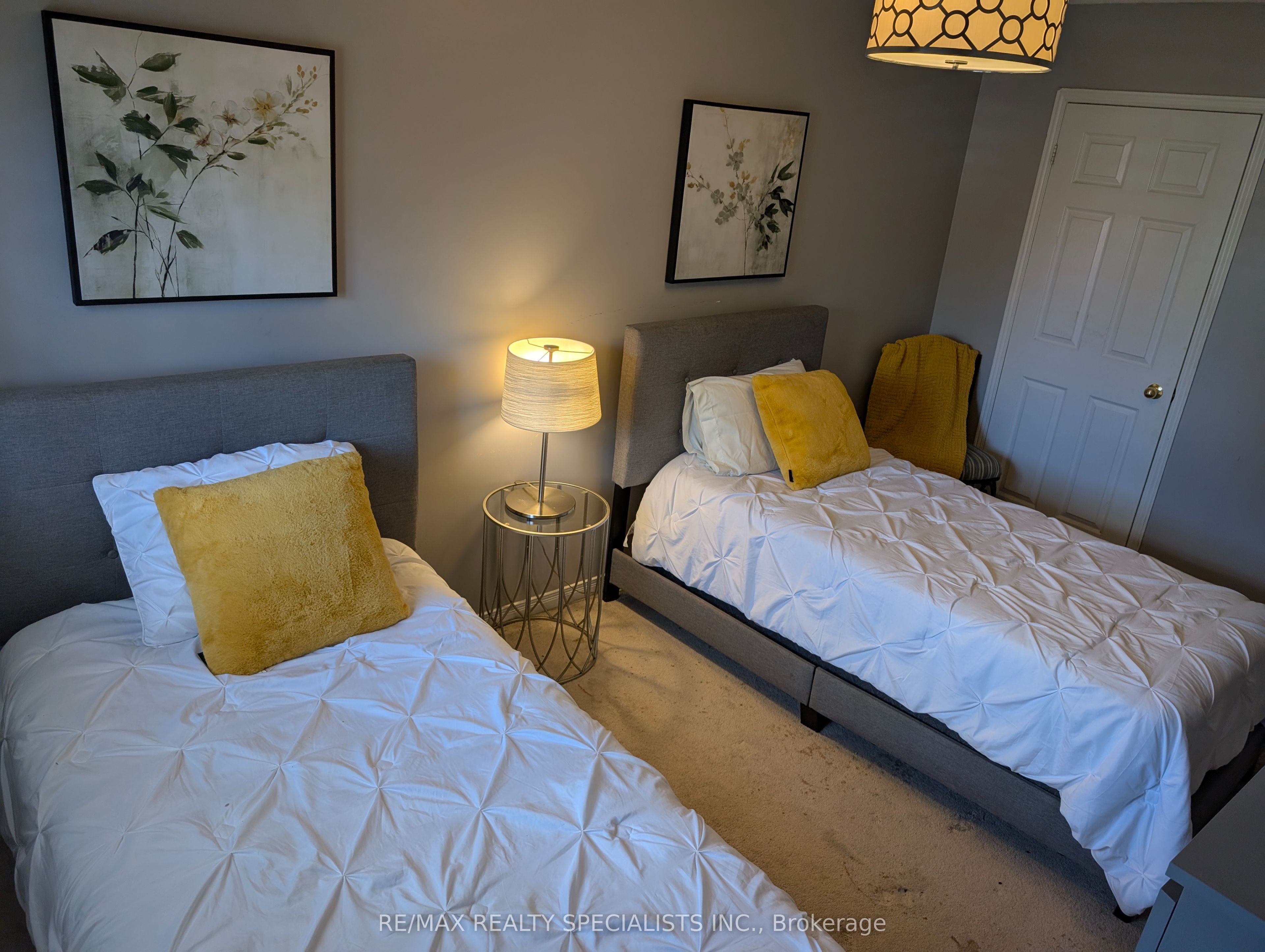 20 Thorp Crescent Property Photo 3