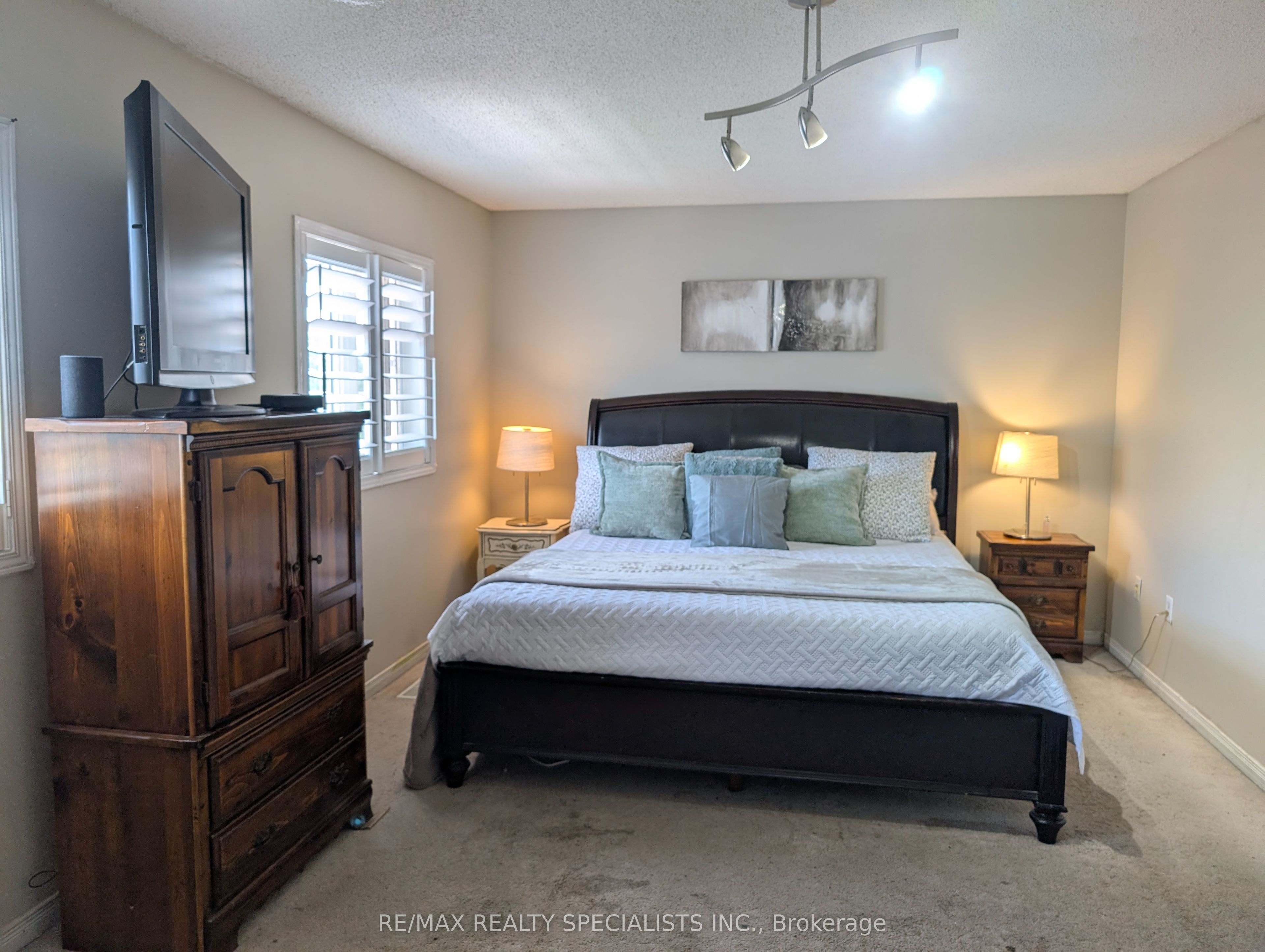 20 Thorp Crescent Property Photo 7