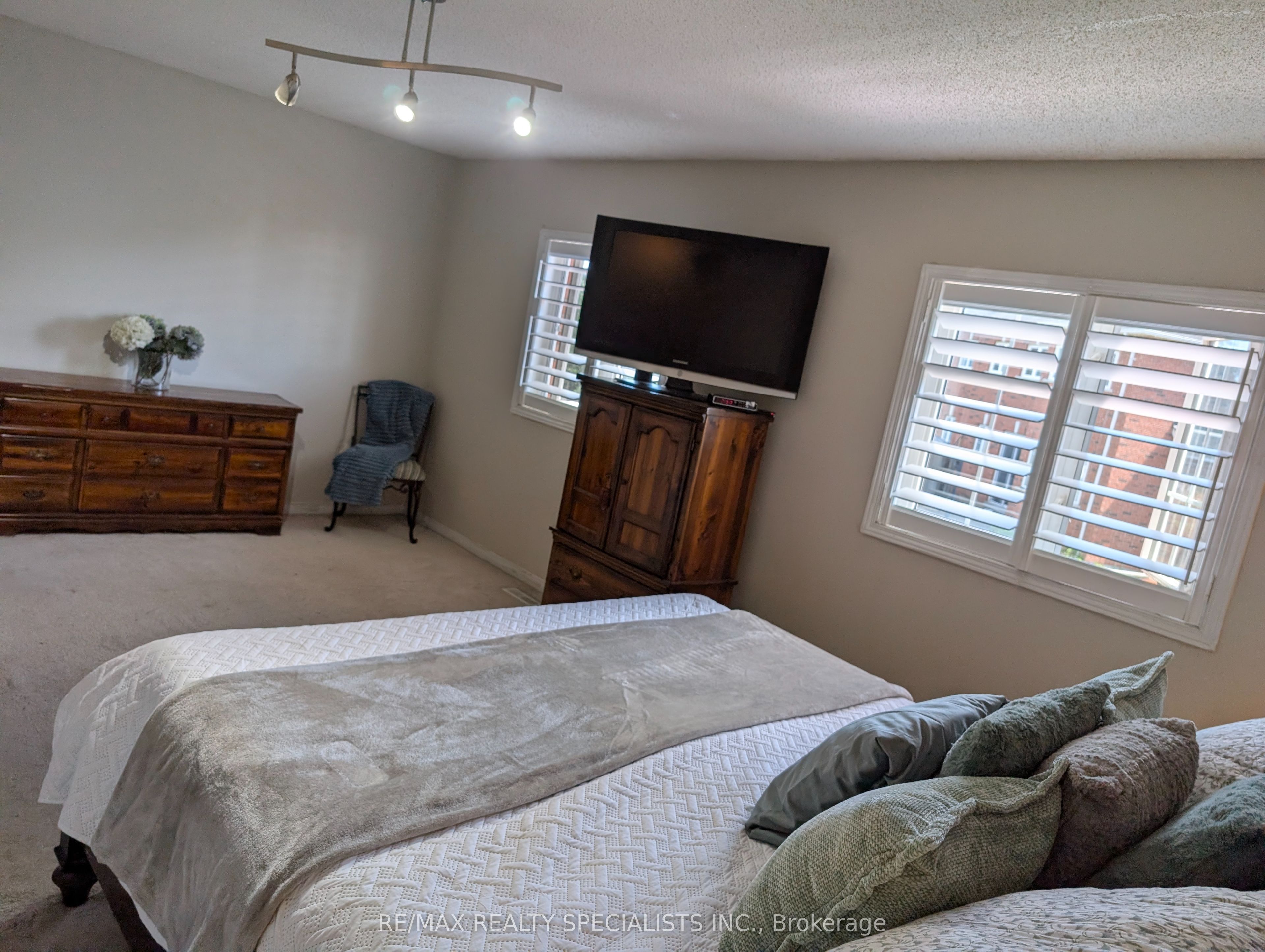 20 Thorp Crescent Property Photo 8