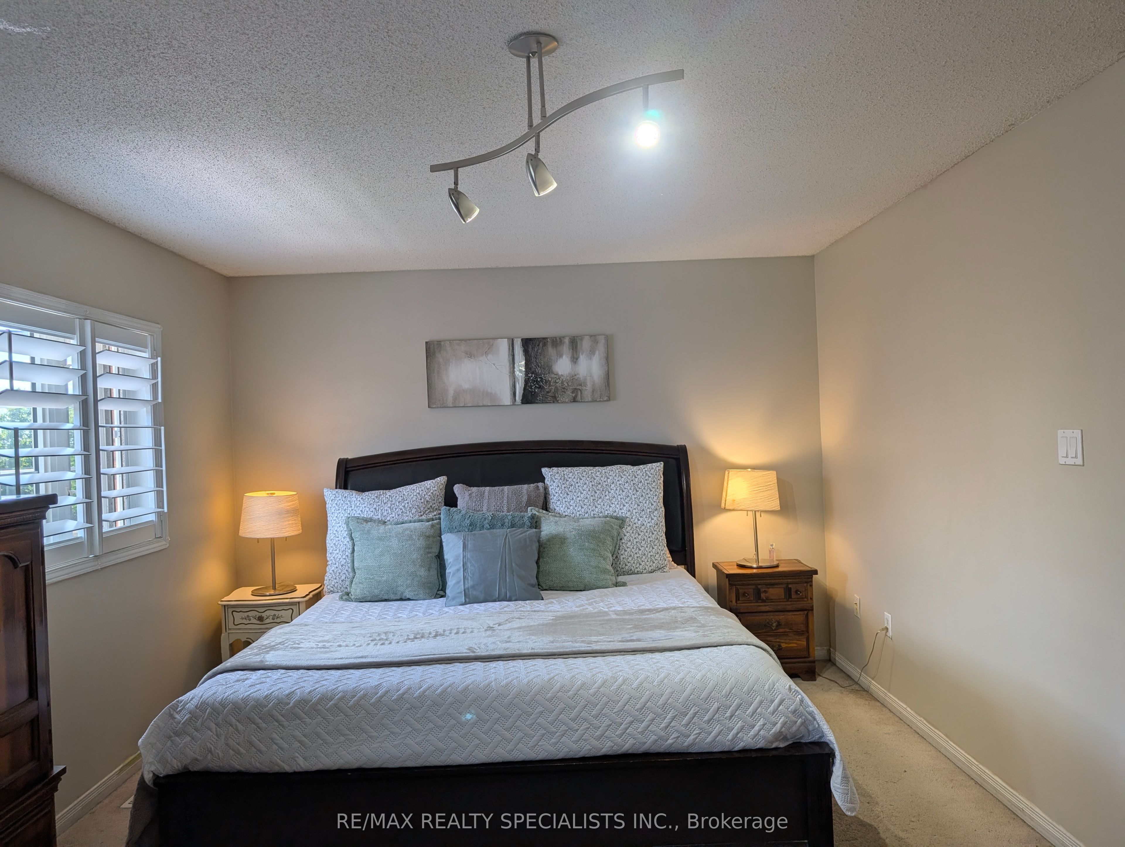 20 Thorp Crescent Property Photo 9
