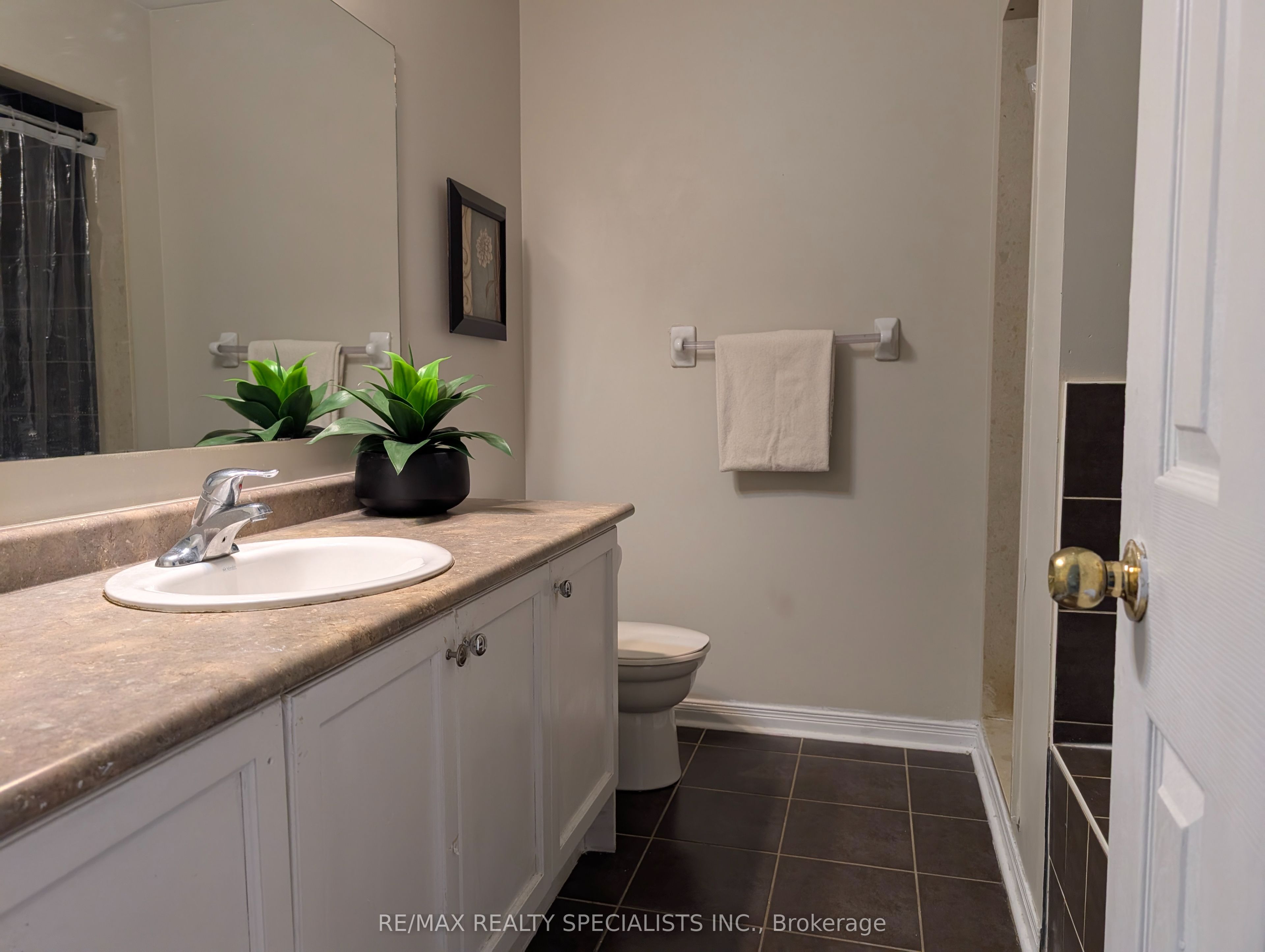 20 Thorp Crescent Property Photo 14