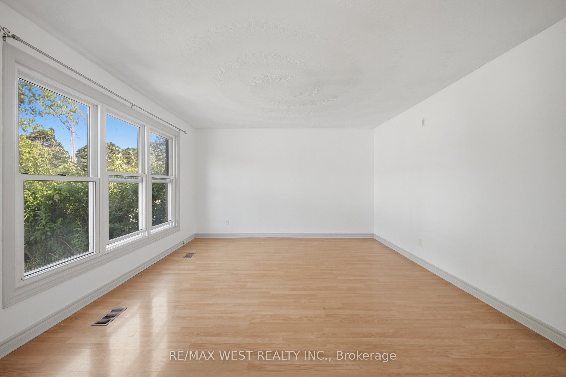 751 Meadowvale Road Property Photo 5