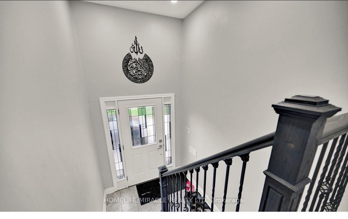 696 Sheppard Avenue Property Photo 3