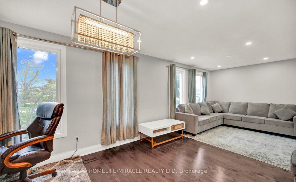 696 Sheppard Avenue Property Photo 4