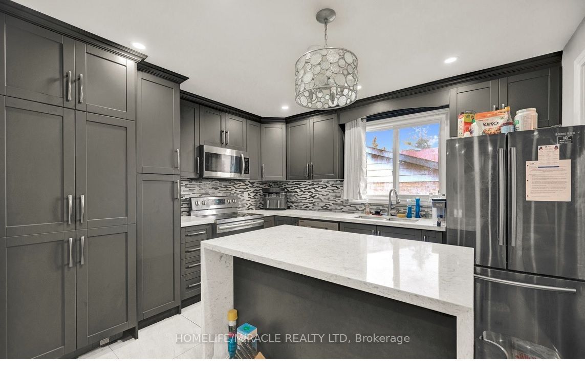 696 Sheppard Avenue Property Photo 8