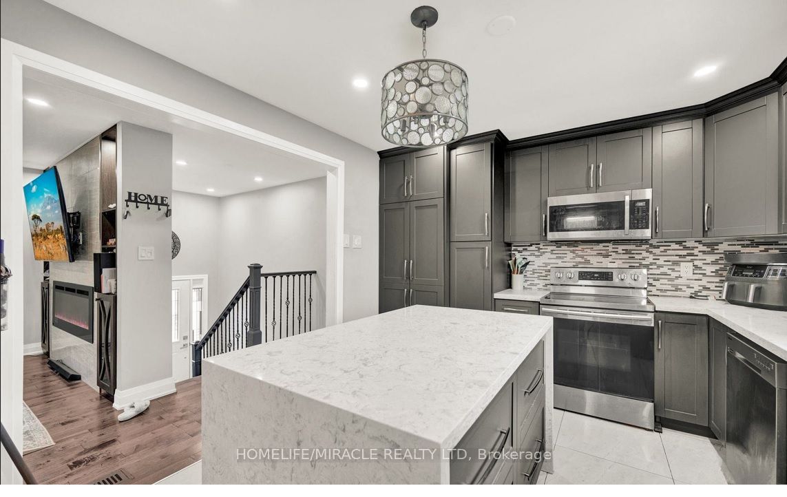 696 Sheppard Avenue Property Photo 9