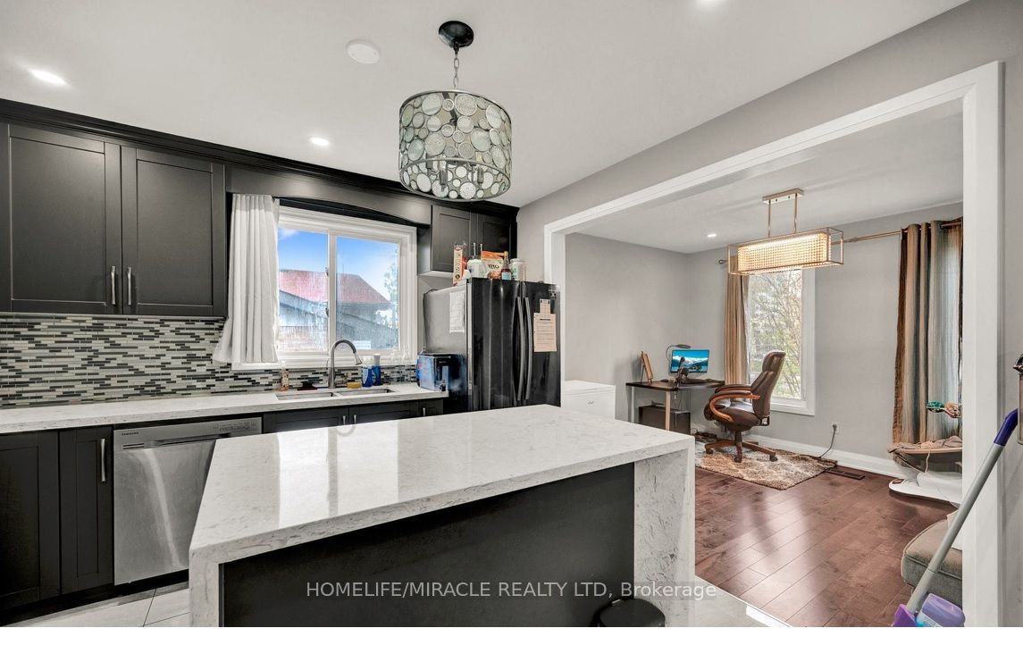 696 Sheppard Avenue Property Photo 11