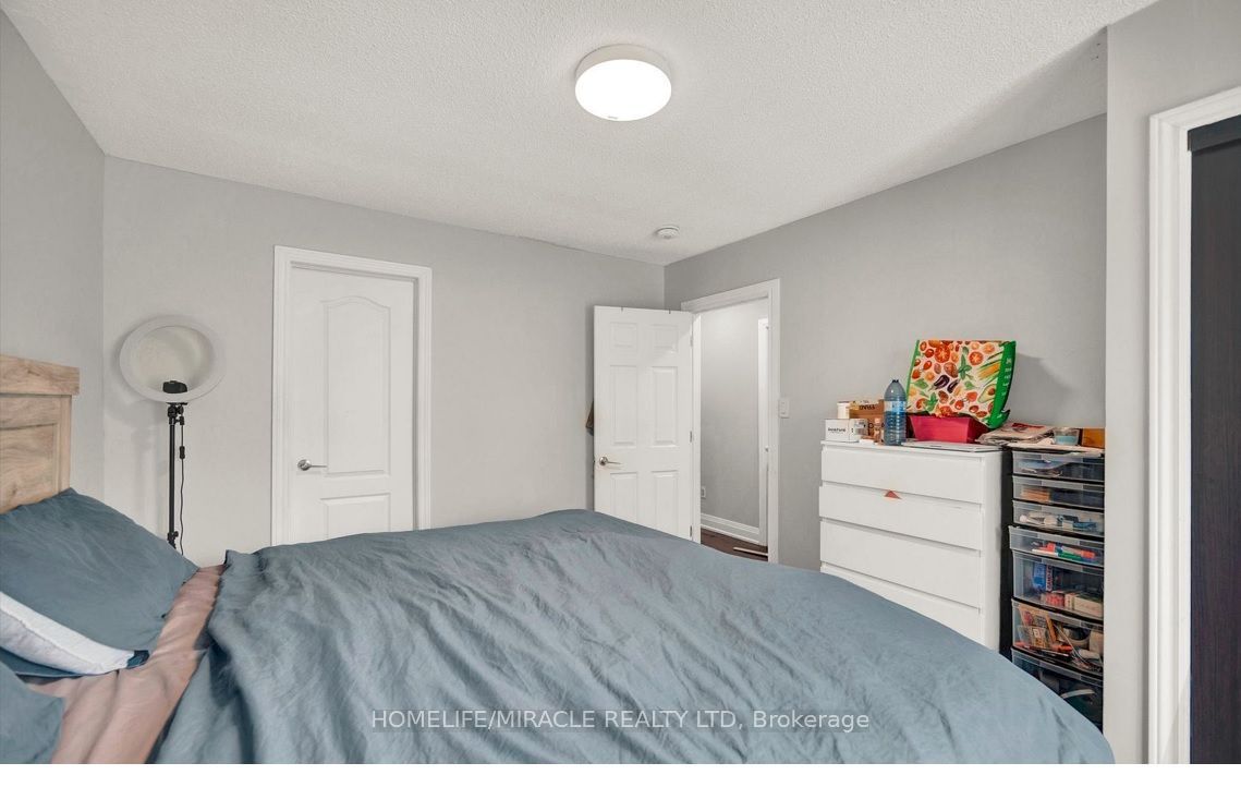 696 Sheppard Avenue Property Photo 13
