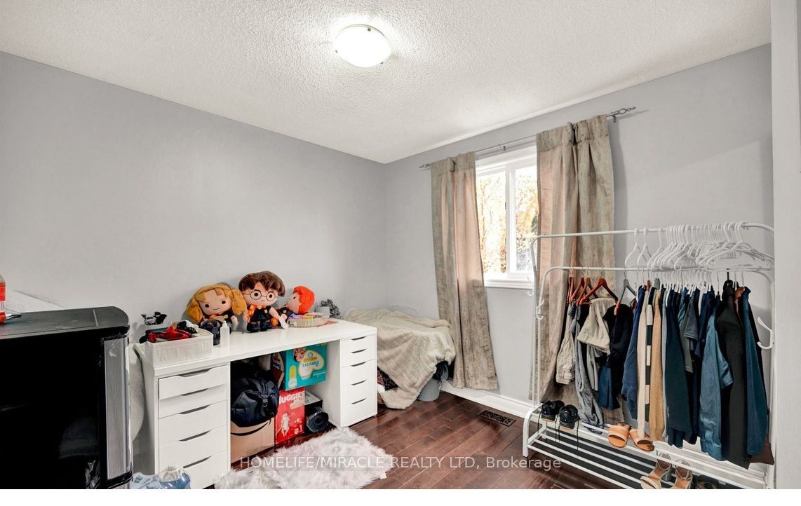 696 Sheppard Avenue Property Photo 18