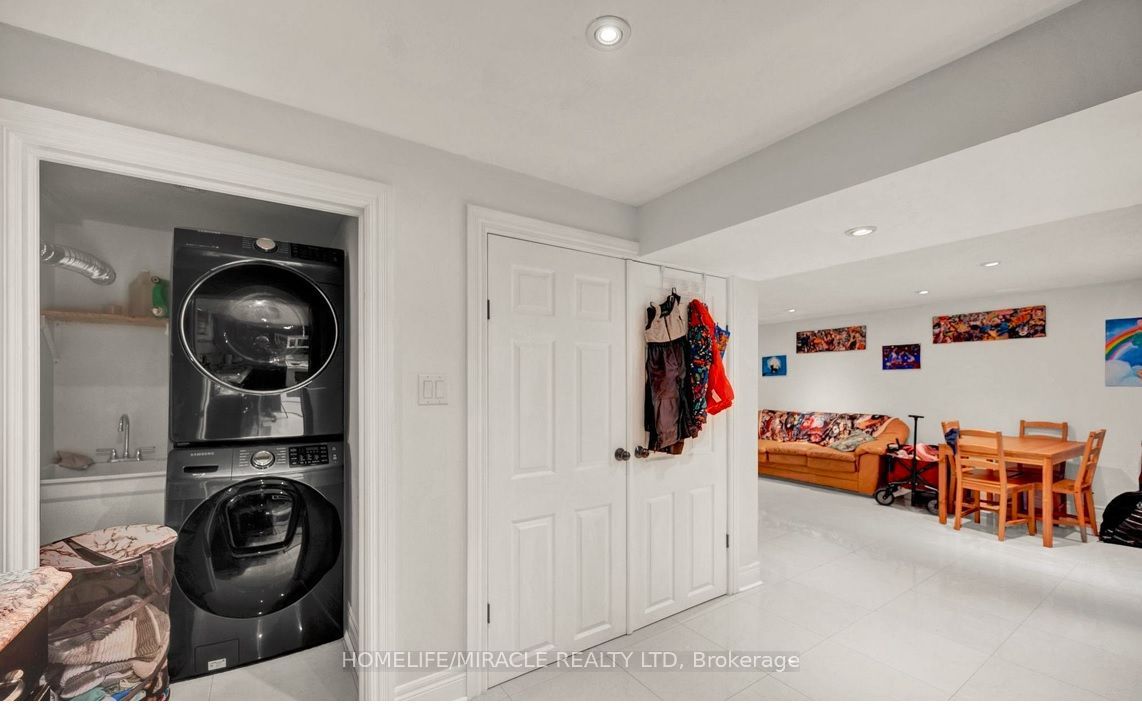 696 Sheppard Avenue Property Photo 21