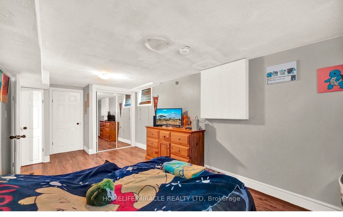 696 Sheppard Avenue Property Photo 25