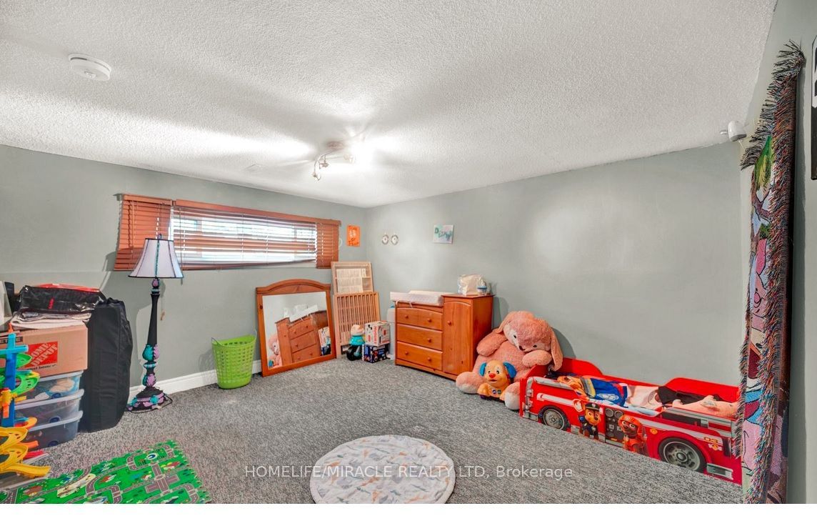 696 Sheppard Avenue Property Photo 27