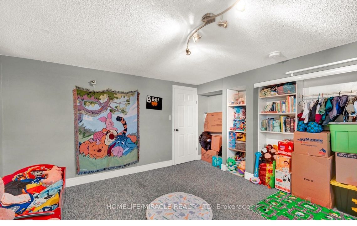 696 Sheppard Avenue Property Photo 28