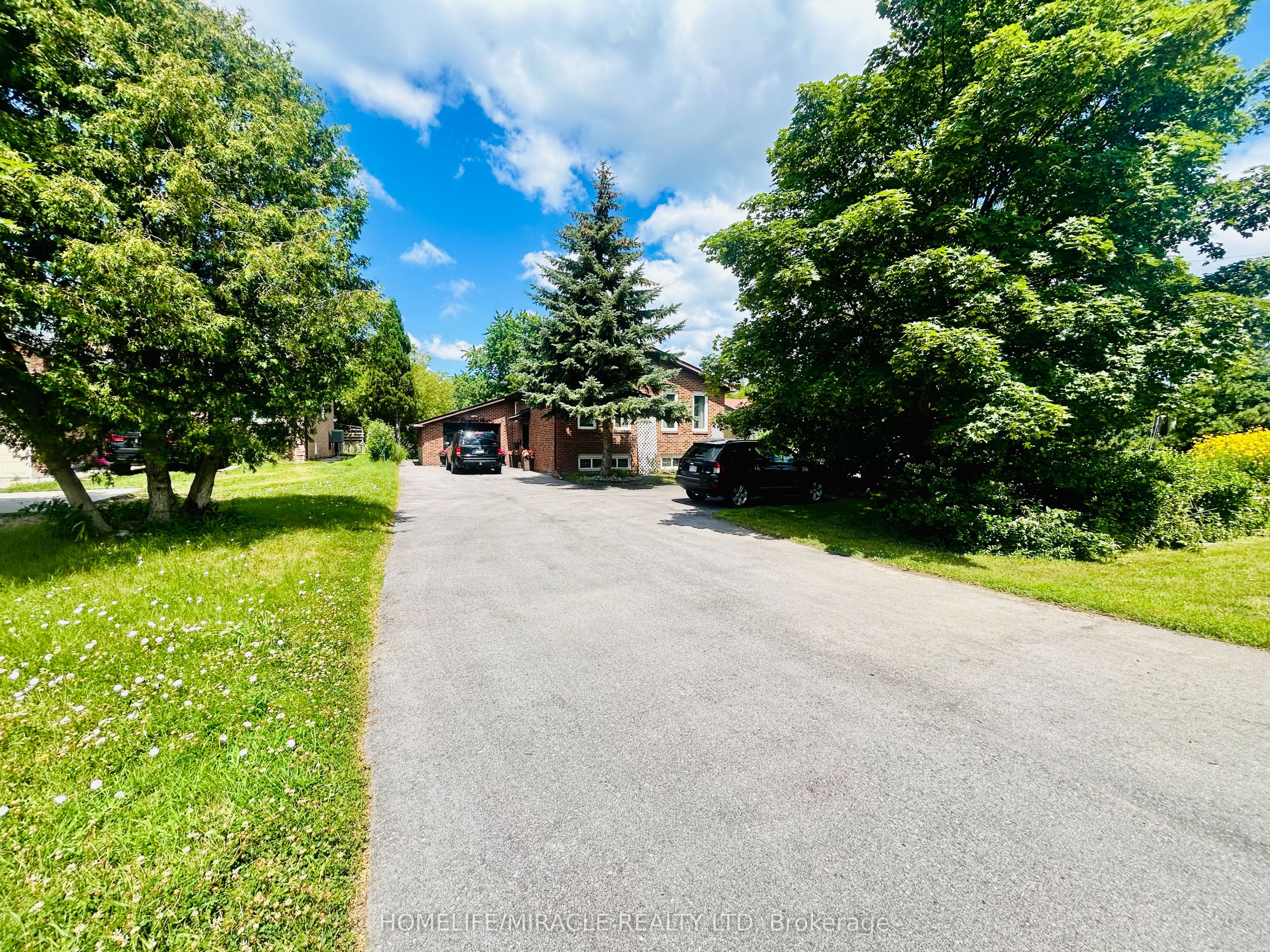 696 Sheppard Avenue Property Photo 31