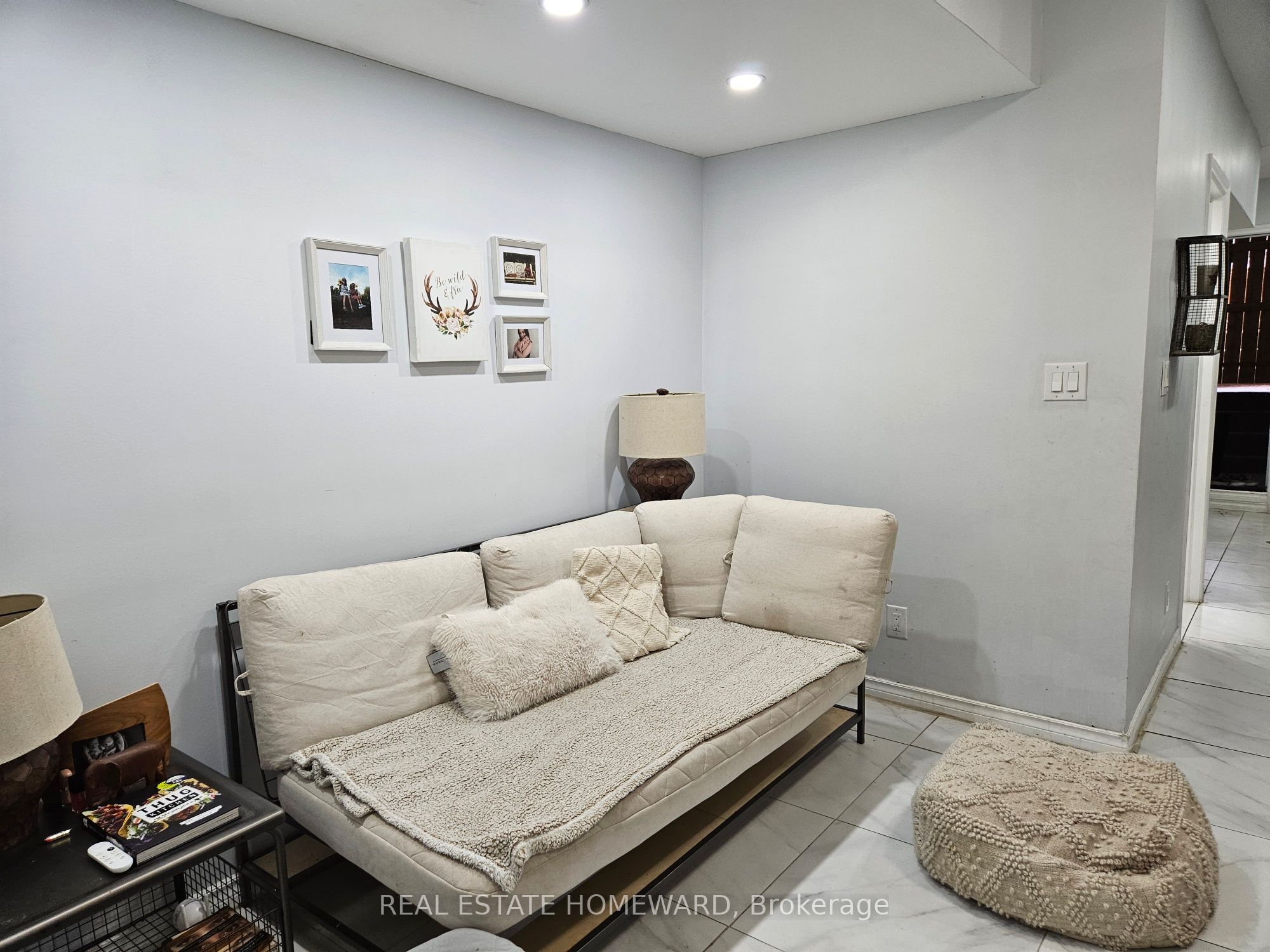 141 Coxwell Avenue Lower Property Photo 6