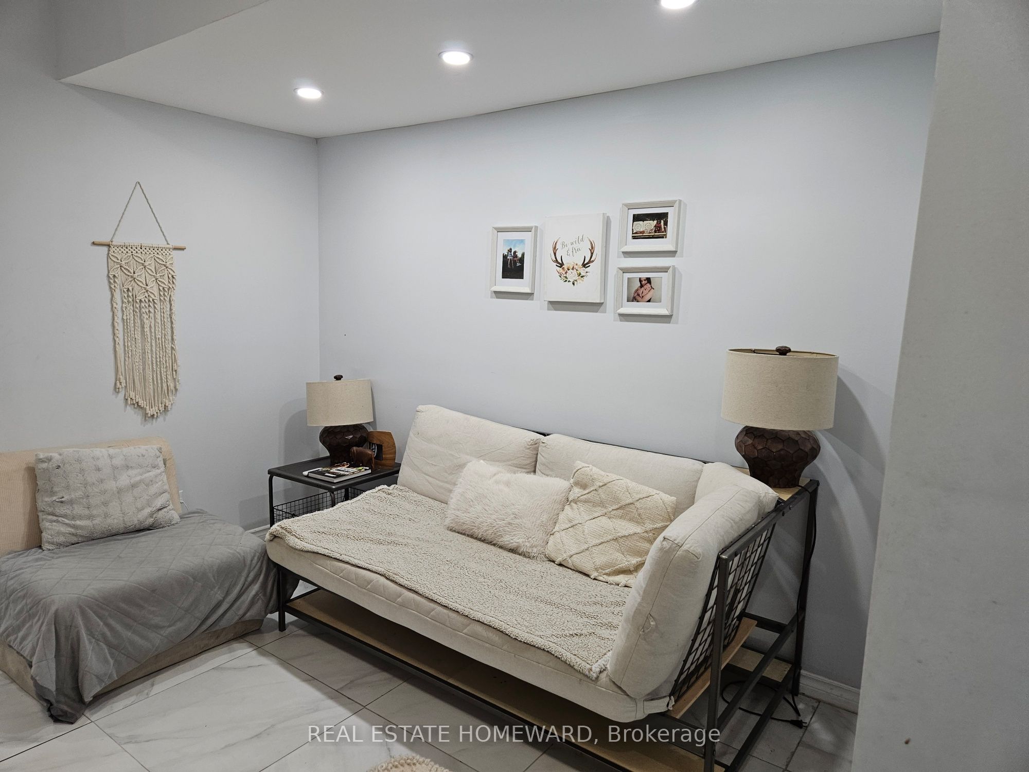 141 Coxwell Avenue Lower Property Photo 7