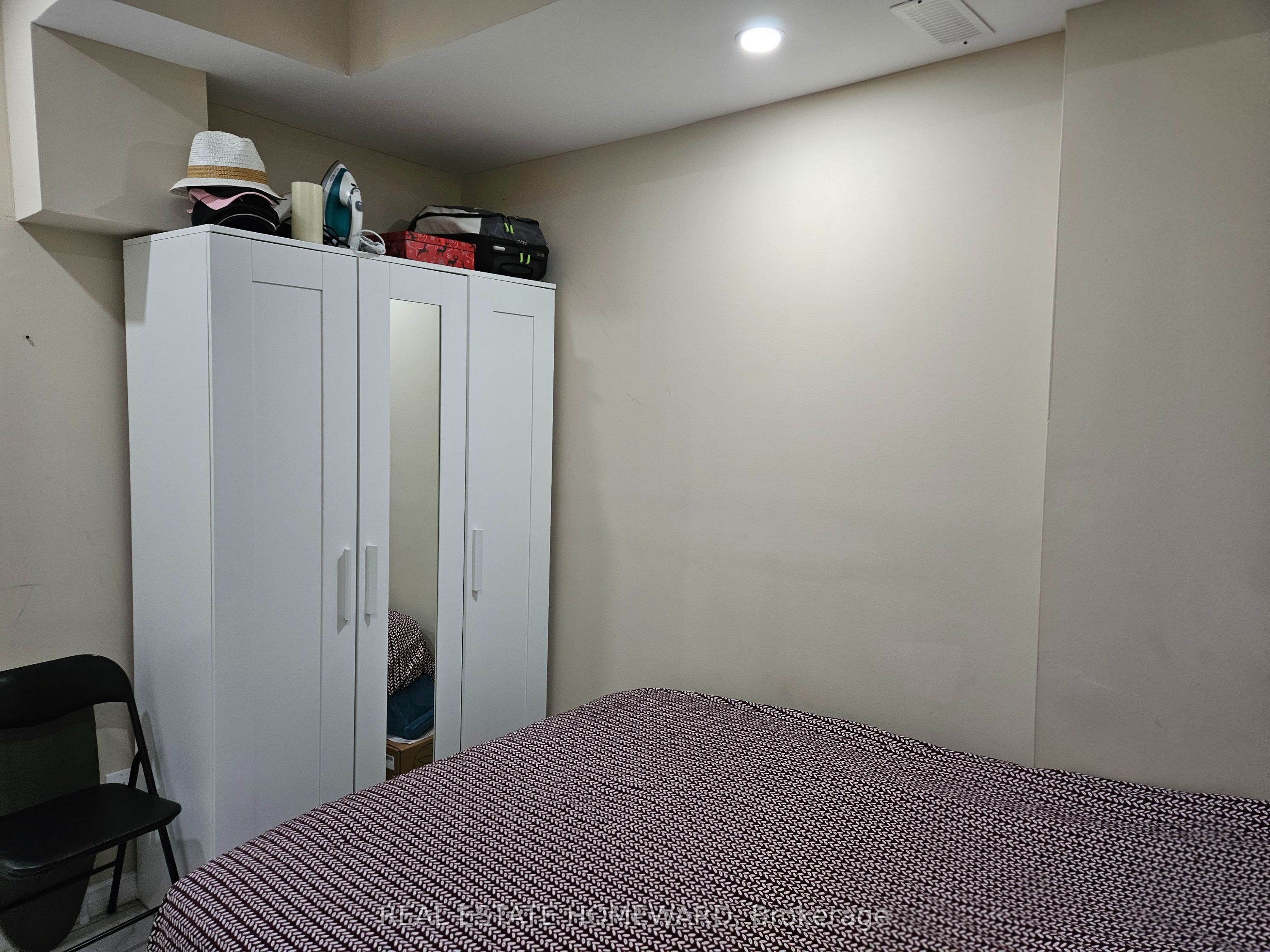 141 Coxwell Avenue Lower Property Photo 8