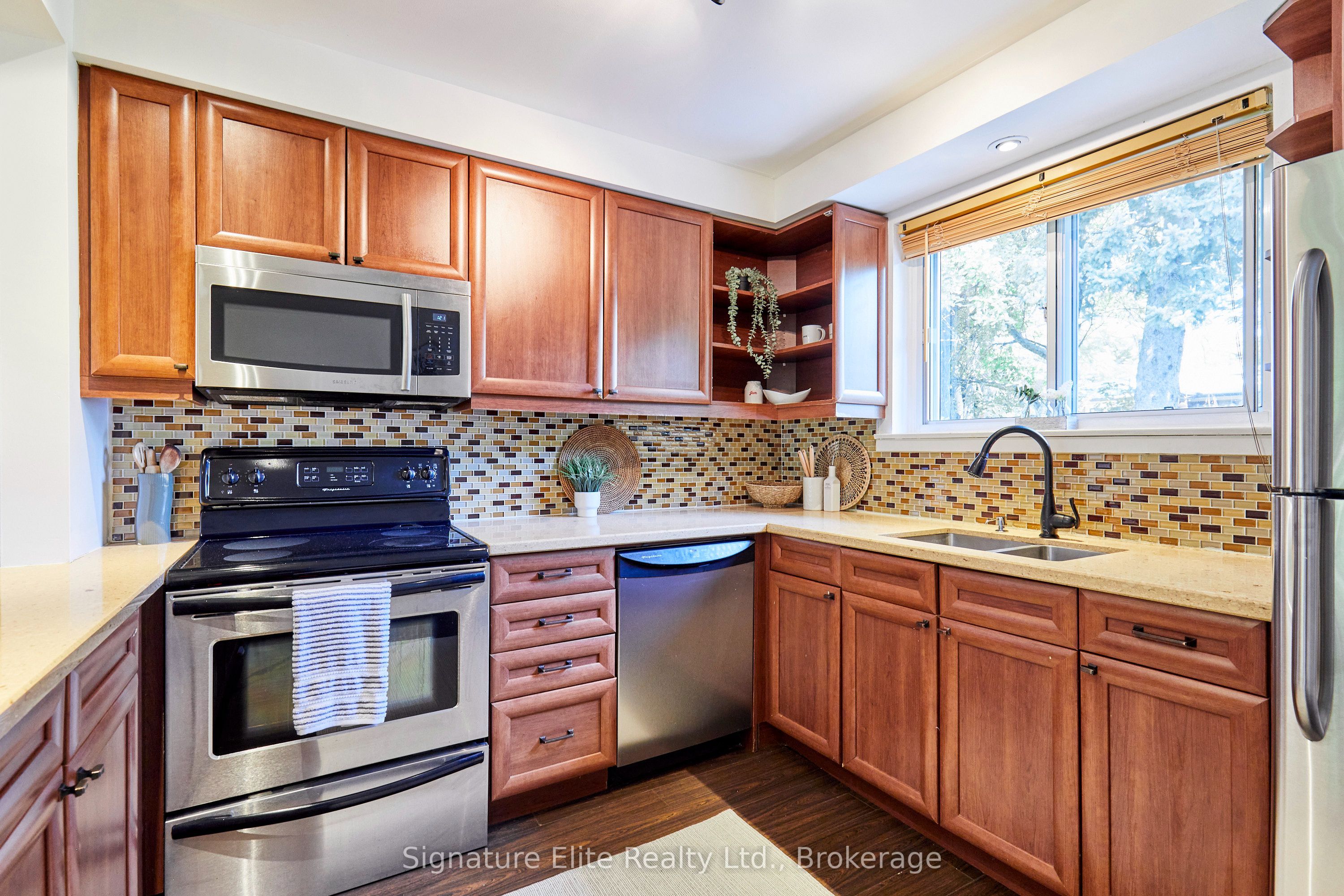 65 Merkley Square Property Photo 4
