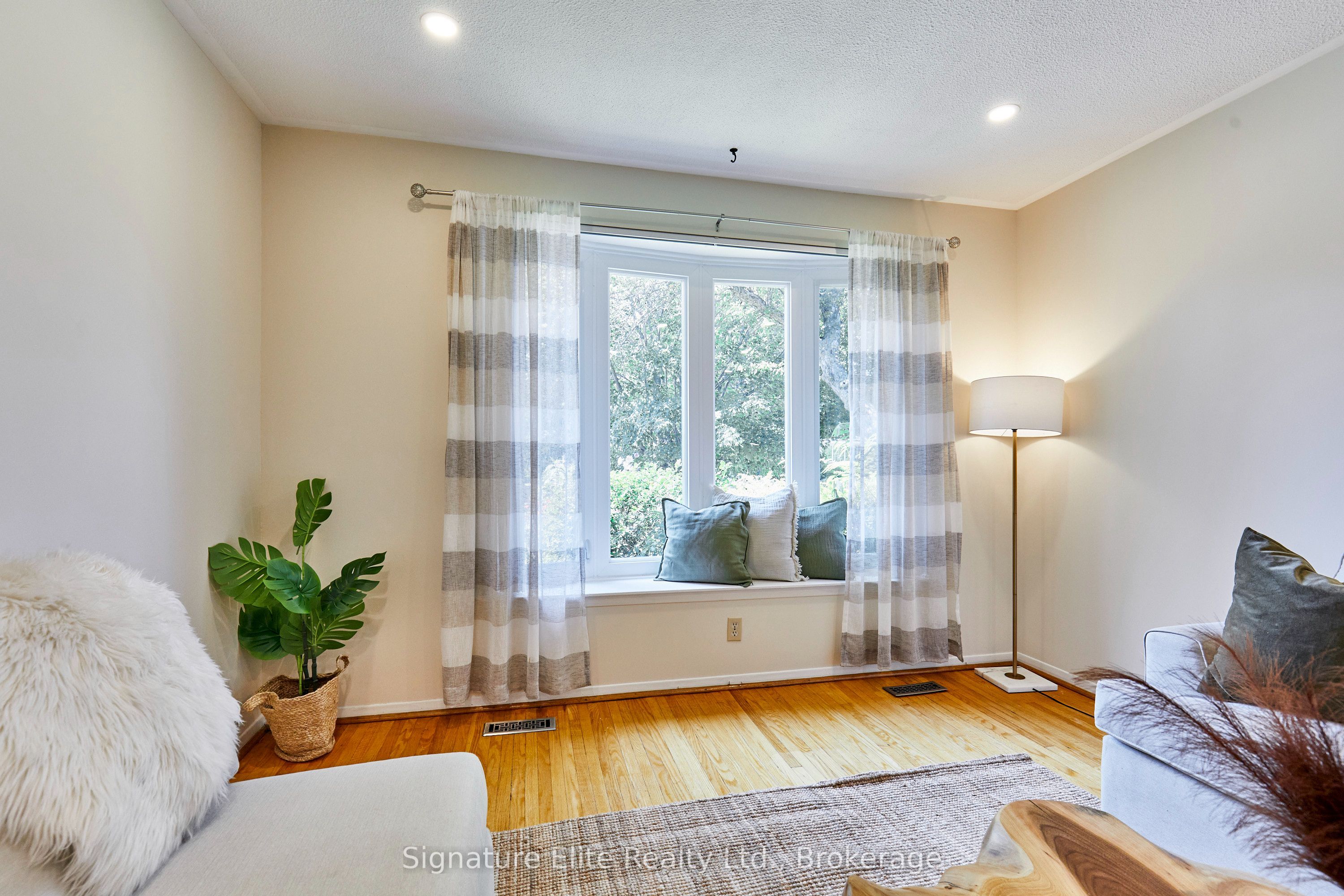 65 Merkley Square Property Photo 10