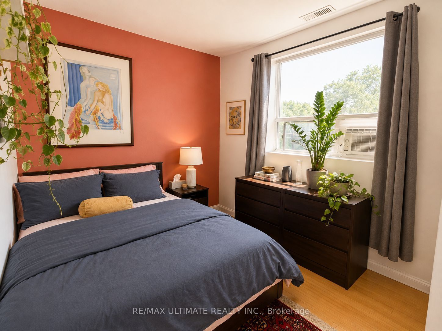 617 Gerrard Street E Property Photo 14