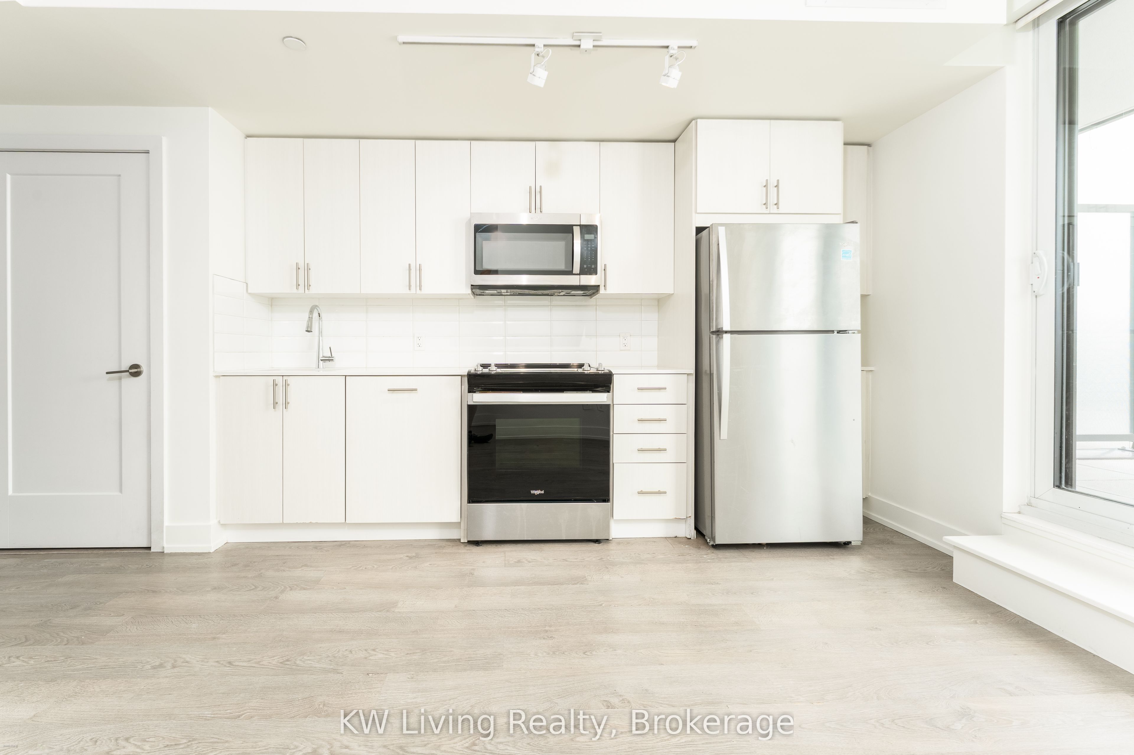 2550 Simcoe Street N 207 Property Photo 3