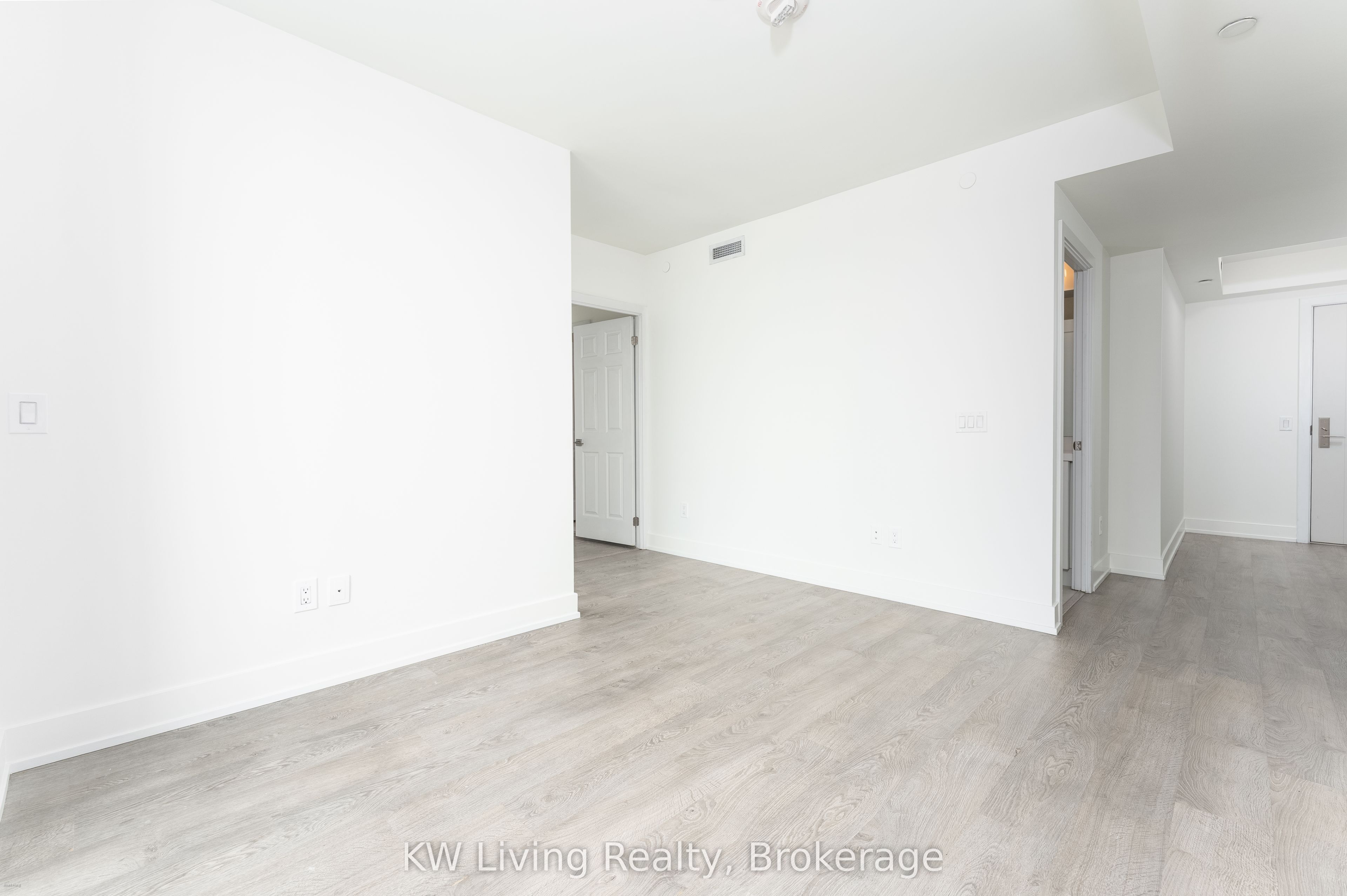 2550 Simcoe Street N 207 Property Photo 5