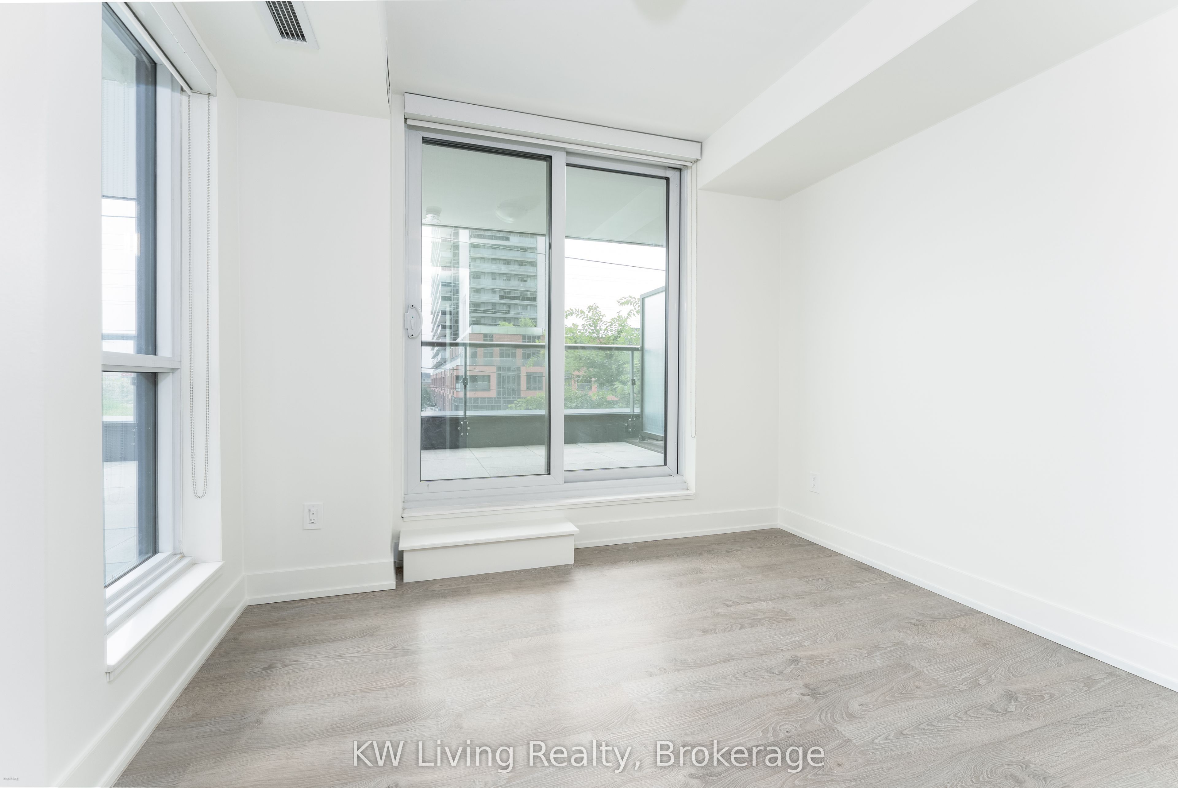 2550 Simcoe Street N 207 Property Photo 7