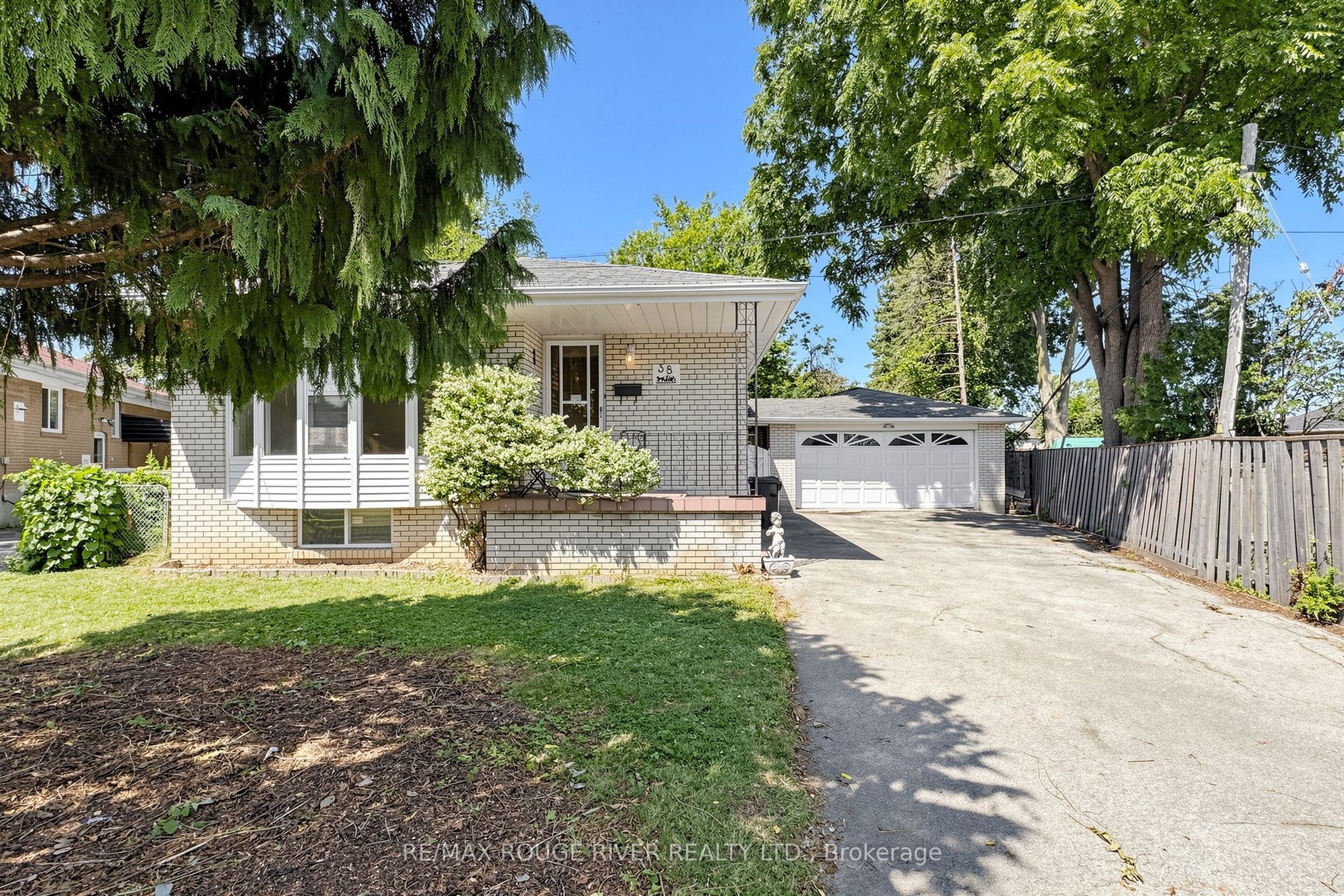 38 Lombardy Crescent Property Photo 1