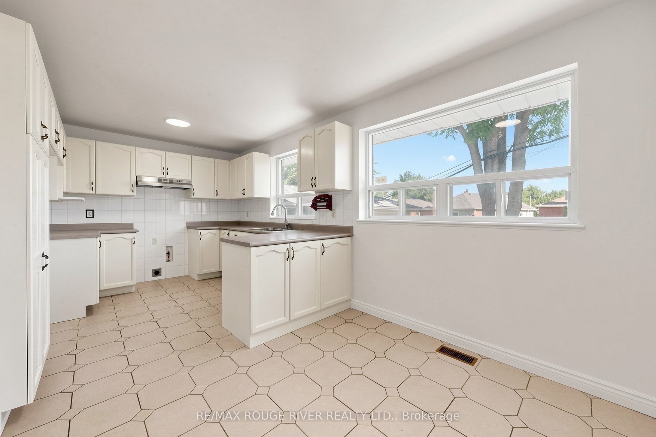 38 Lombardy Crescent Property Photo 8