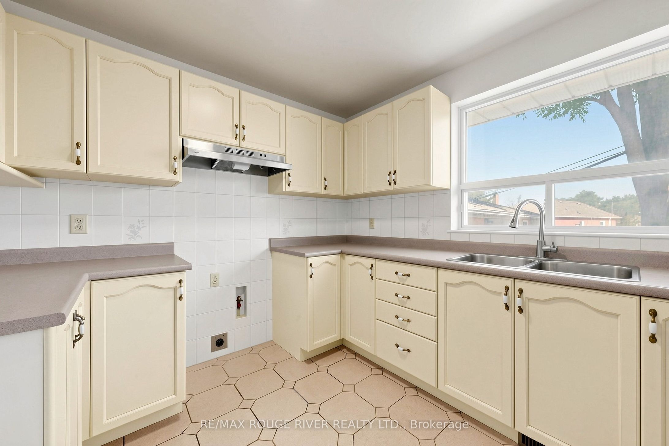 38 Lombardy Crescent Property Photo 10