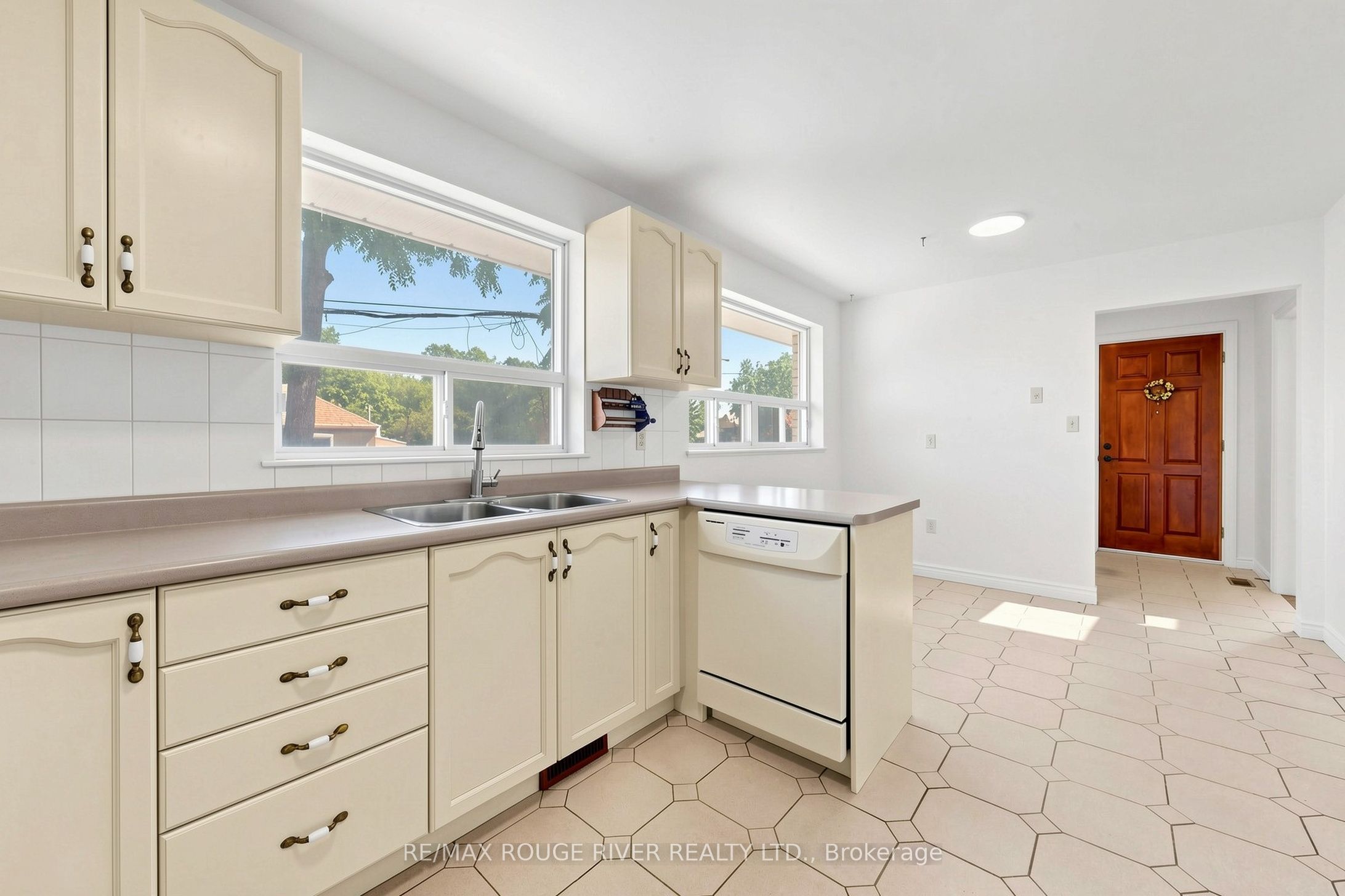 38 Lombardy Crescent Property Photo 11