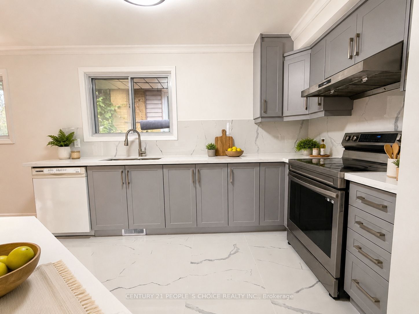 5 Mid Pines Road Property Photo 2