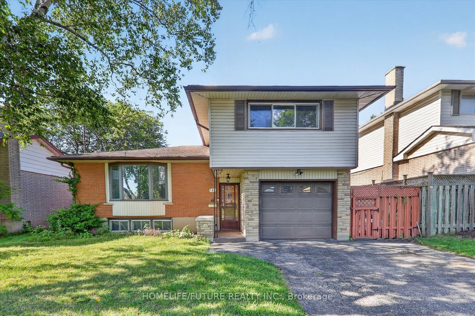 163 Labrador Drive Property Photo 1