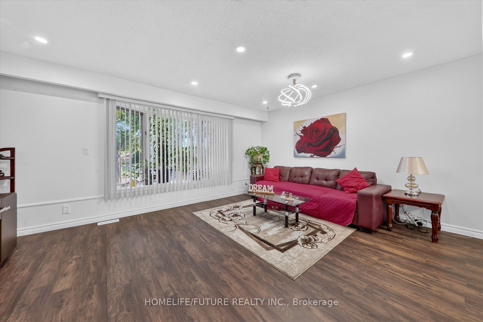163 Labrador Drive Property Photo 4