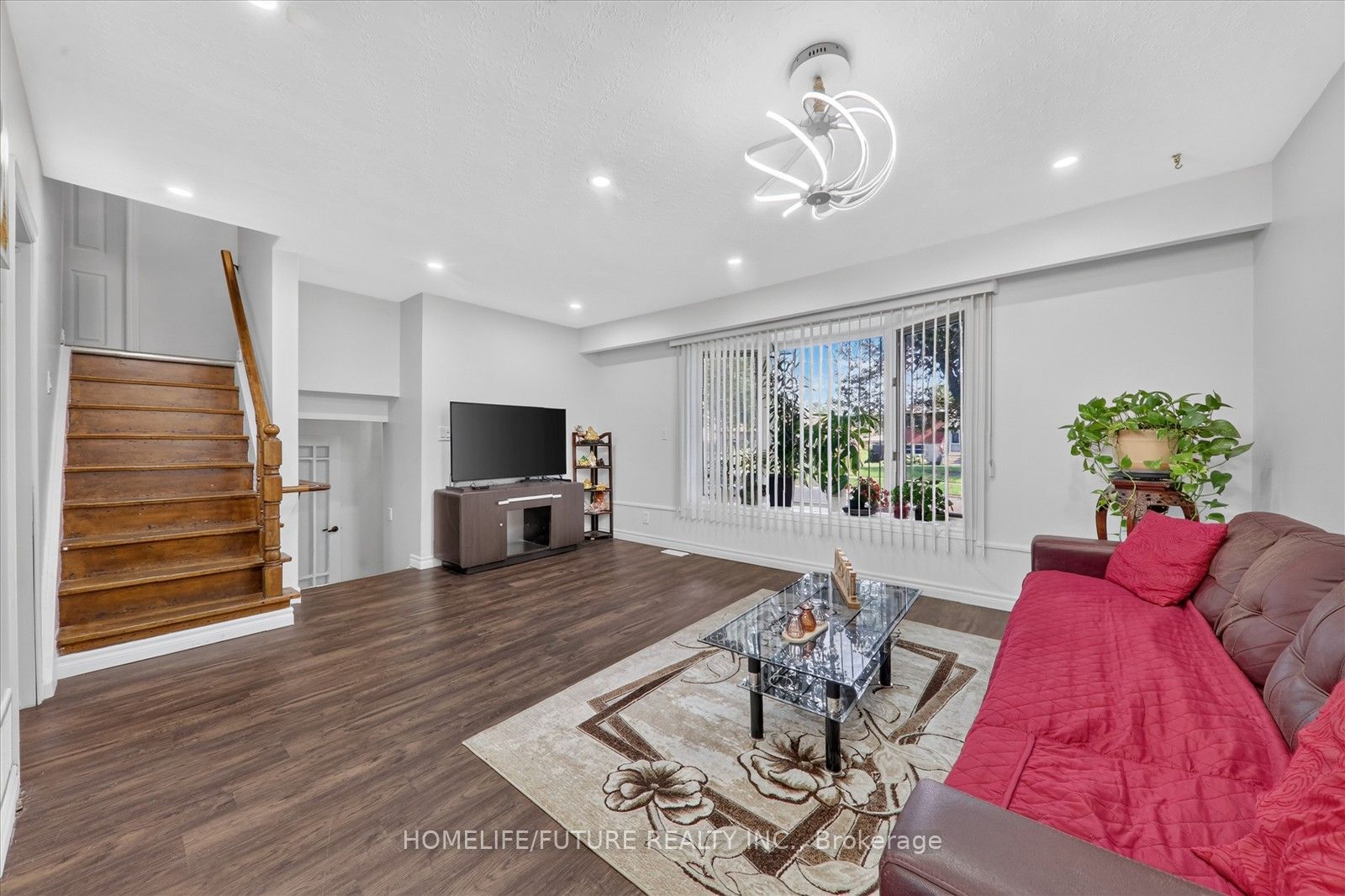 163 Labrador Drive Property Photo 6