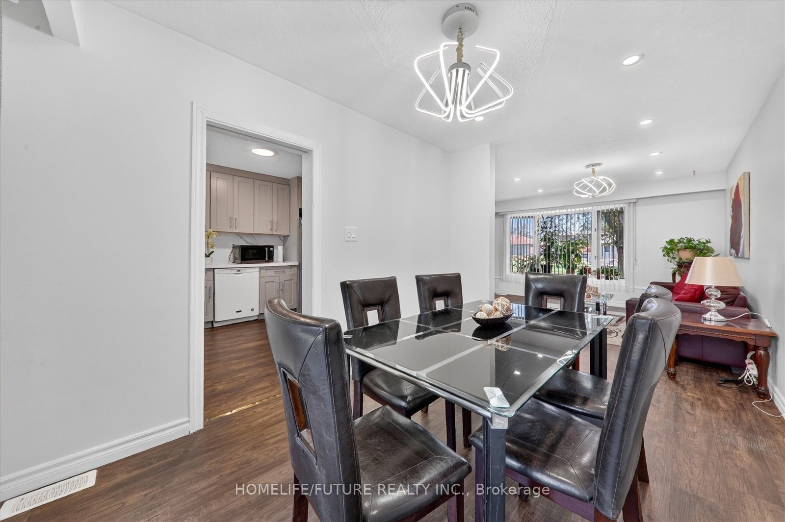 163 Labrador Drive Property Photo 8