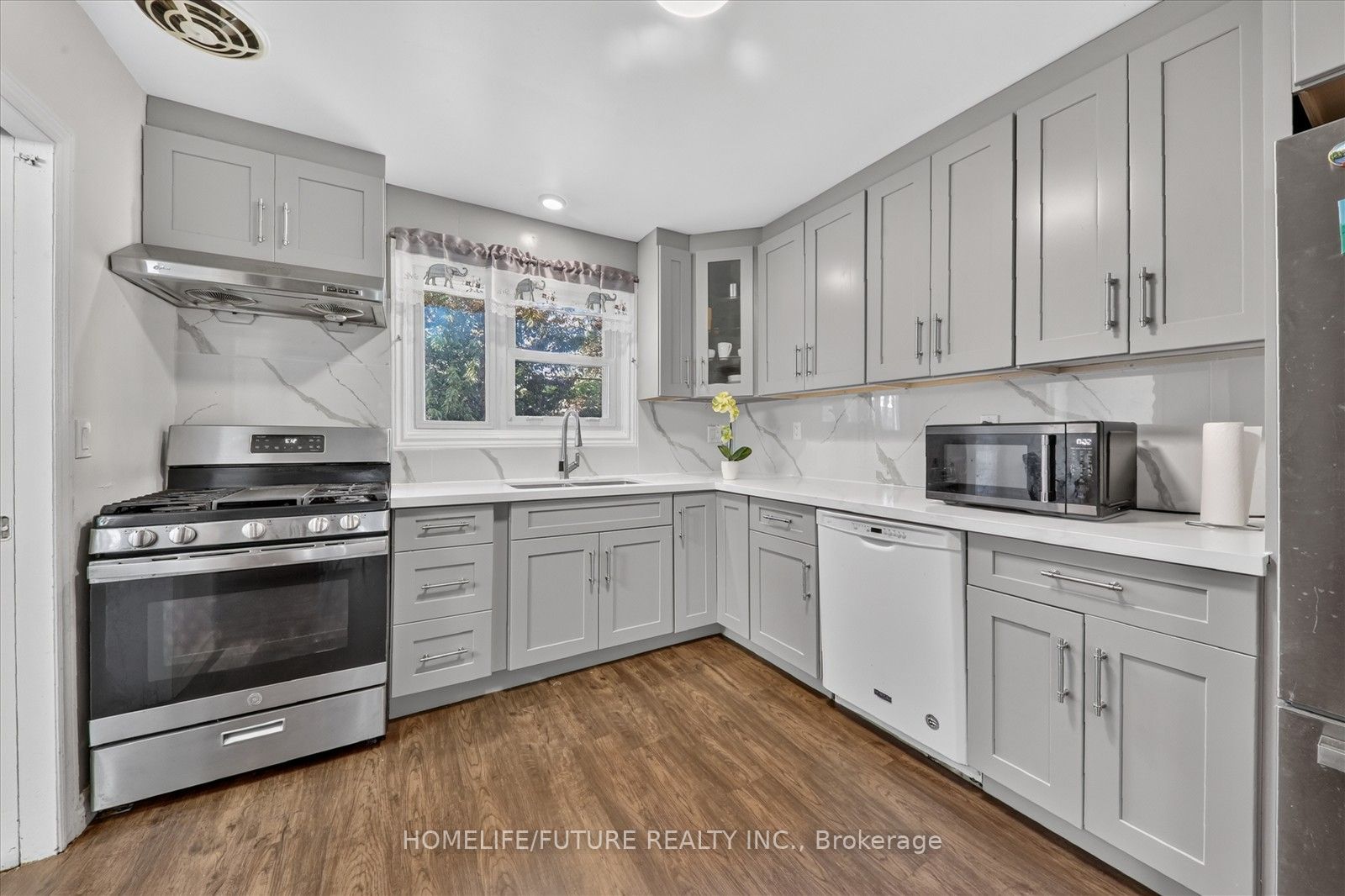 163 Labrador Drive Property Photo 11