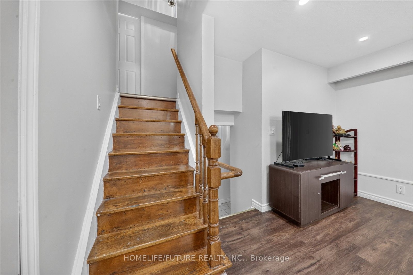 163 Labrador Drive Property Photo 15