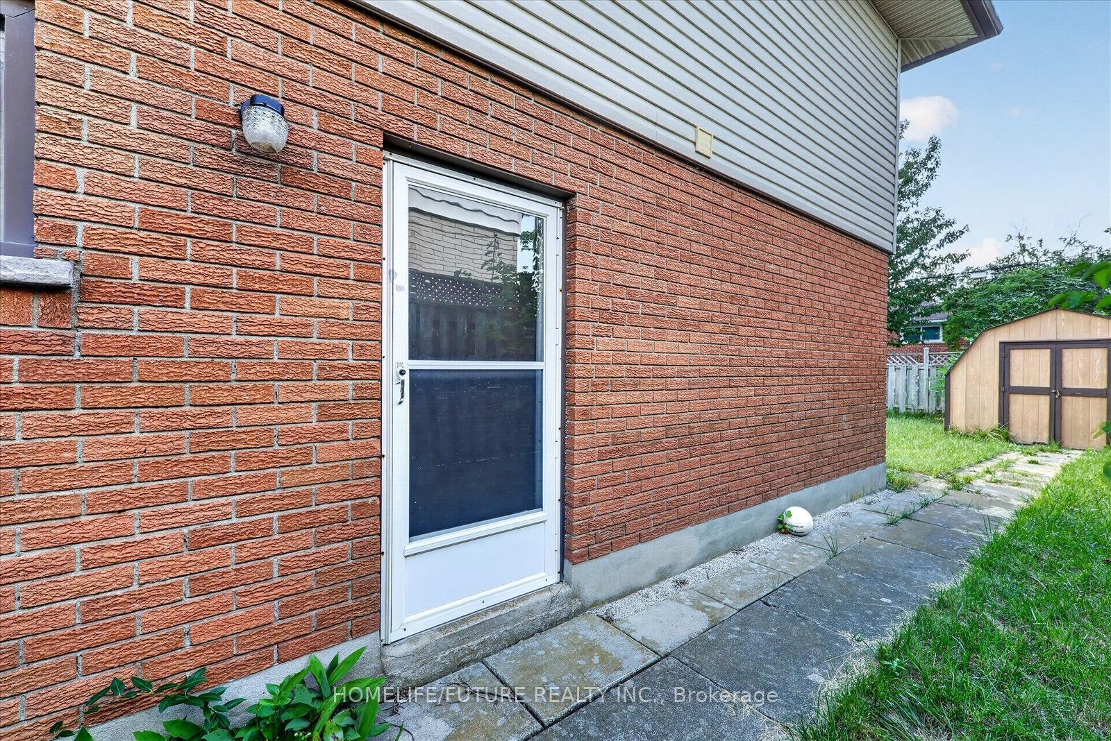 163 Labrador Drive Property Photo 28