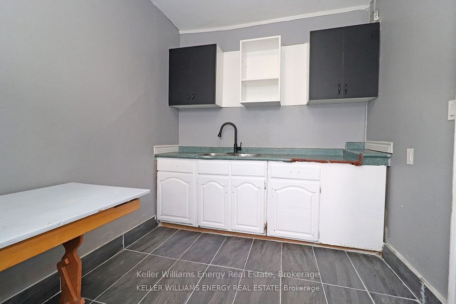 84 Simcoe Street N 1 Property Photo 1