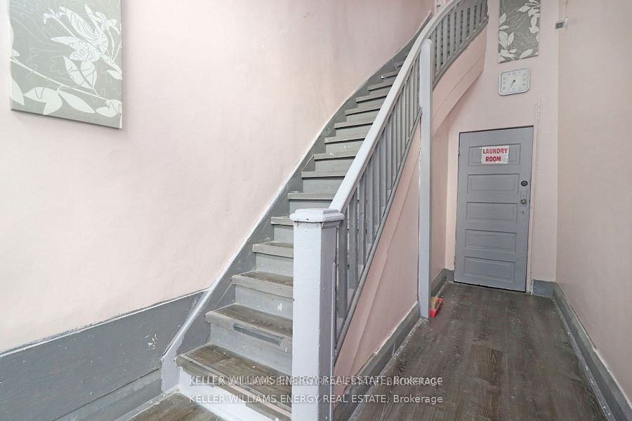 84 Simcoe Street N 1 Property Photo 3