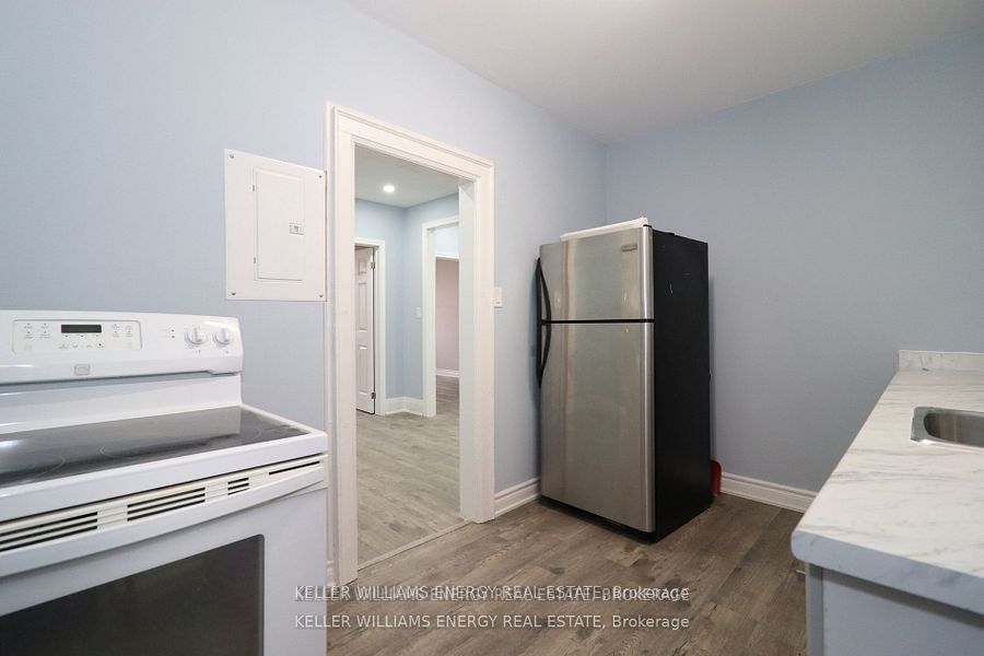 84 Simcoe Street N 1 Property Photo 4