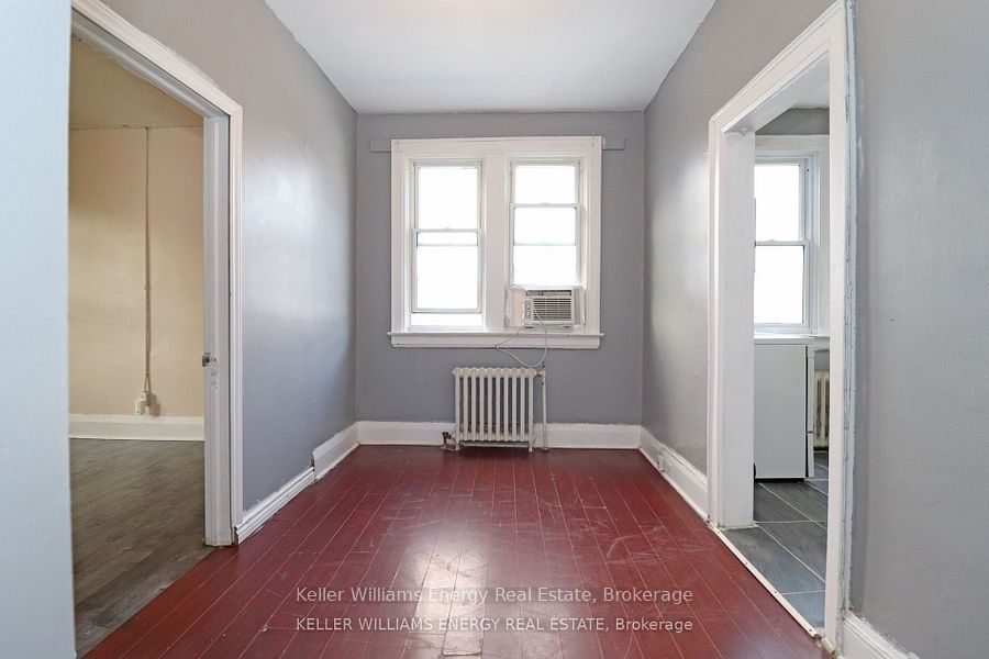 84 Simcoe Street N 1 Property Photo 6