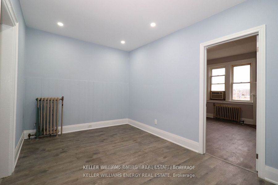 84 Simcoe Street N 1 Property Photo 7