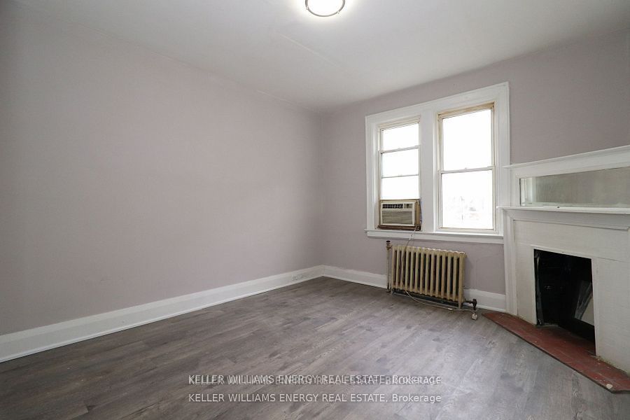 84 Simcoe Street N 1 Property Photo 8