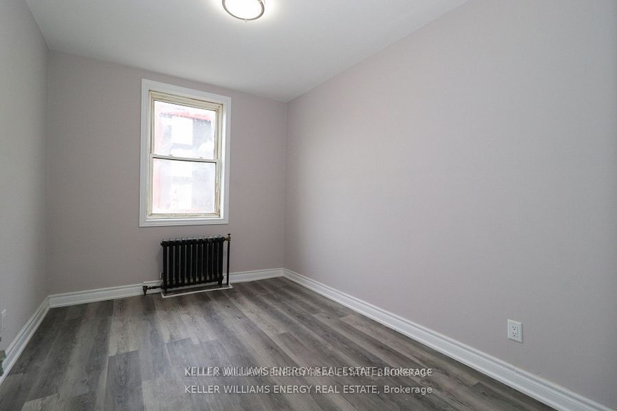 84 Simcoe Street N 1 Property Photo 9