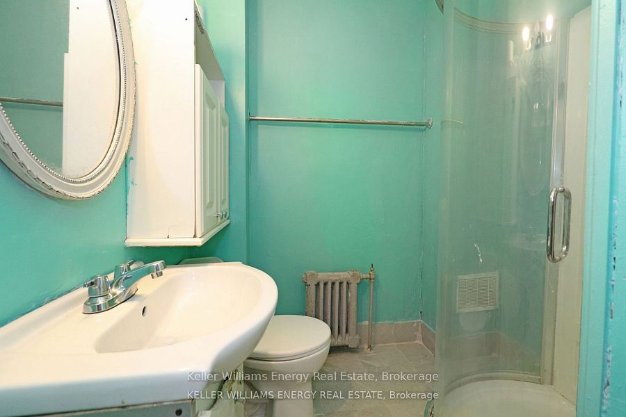84 Simcoe Street N 1 Property Photo 10